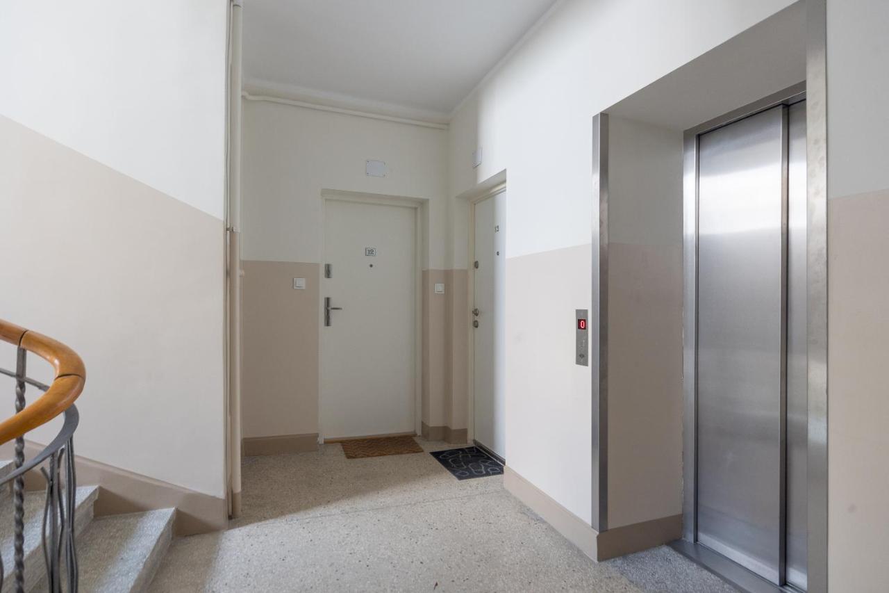 Metro Raclawicka Red Apartment Varşovia Exterior foto