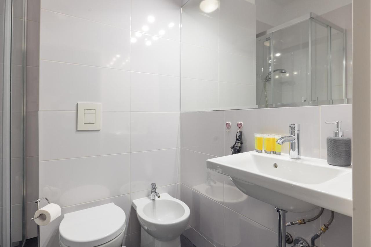 Metro Raclawicka Red Apartment Varşovia Exterior foto